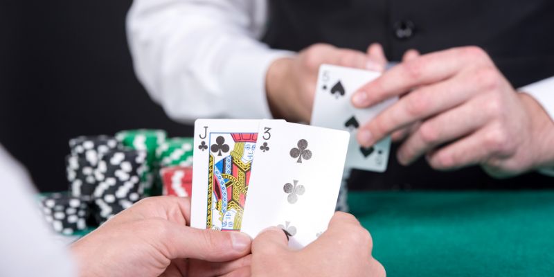 12BET_Cách Chia Poker Đúng Luật Đơn Giản, Chi Tiết Nhất